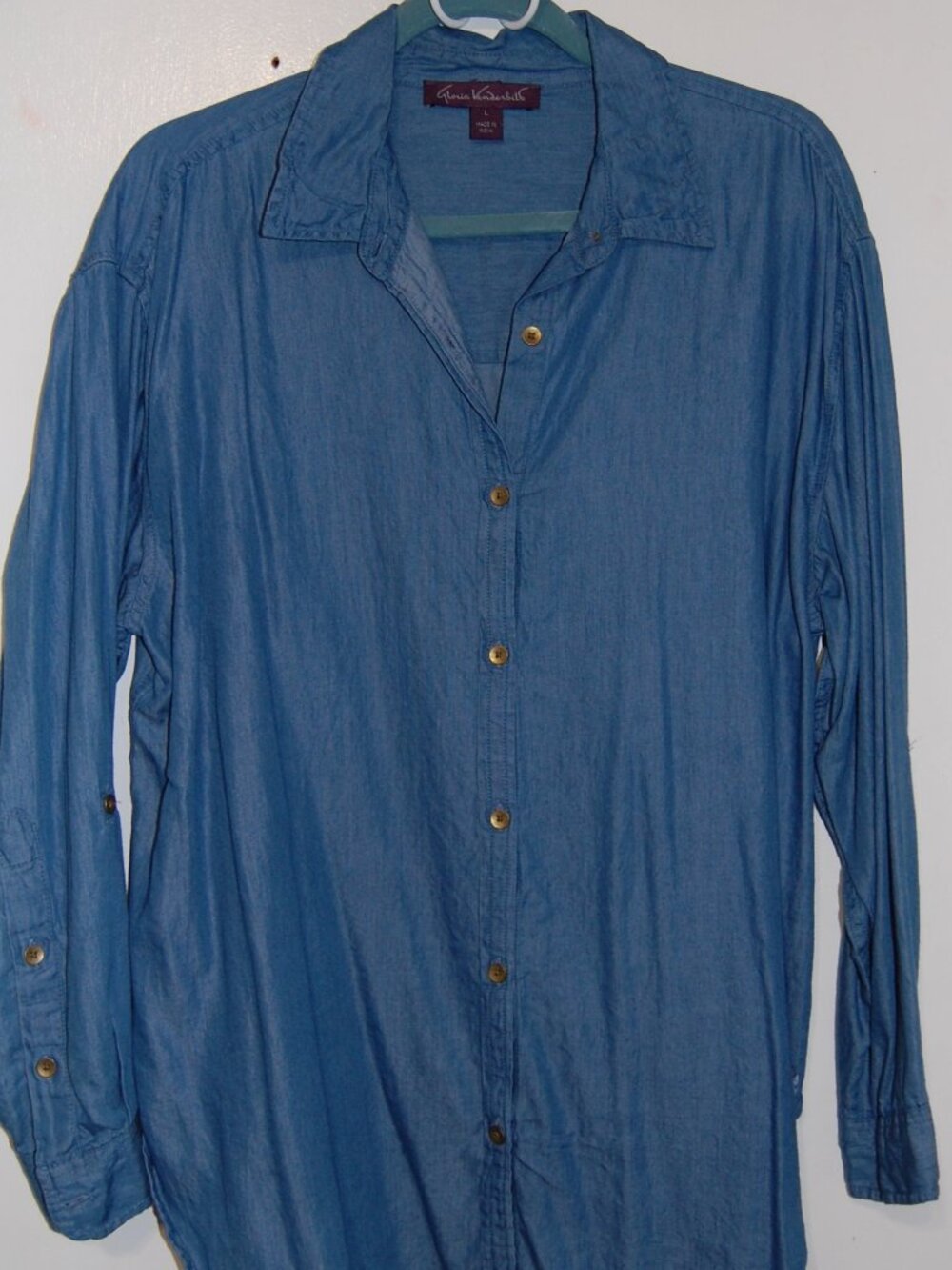 Gloria Vanderbilt, blue chambray, button down shirt